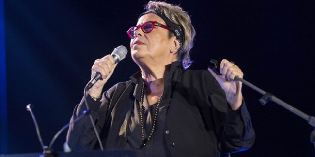 Ακούμε Δήμητρα Γαλάνη από το σπίτι σε μια μοναδική συναυλία