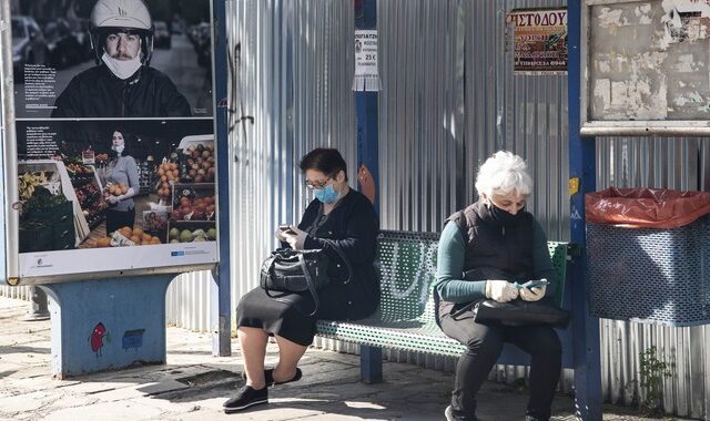 Κορονοϊός: Σχεδόν 70.000 κλήσεις για ενημέρωση και ψυχολογική στήριξη