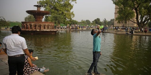 “Βράζει” η Ινδία: Κύμα καύσωνα με το θερμόμετρο να χτυπά 50 βαθμούς Κελσίου