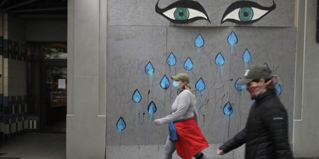 ΗΠΑ: Σύγχυση από τη νέα οδηγία των CDC για τους εμβολιασμένους και τη χρήση μάσκας