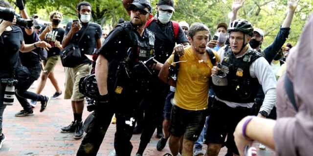 ΗΠΑ ώρα μηδέν: Διαδηλωτές πολιόρκησαν τον Λευκό Οίκο – Ωμές απειλές Τραμπ στο twitter
