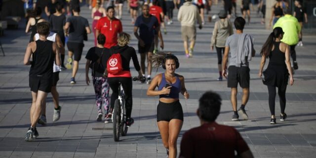 Μετά από 49 μέρες lockdown οι Ισπανοί επιτρέπεται να αθληθούν έξω