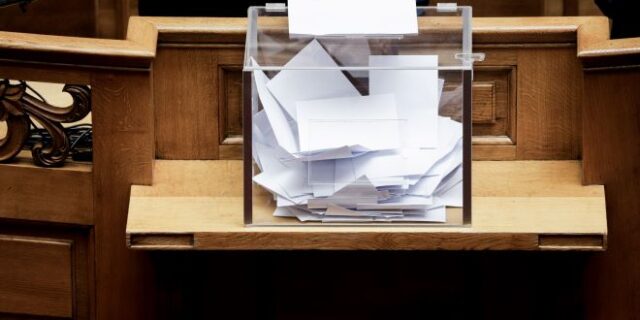 “Καλπογιάννης” 2020: “Ριμέικ” των 80’ς στη Βουλή, στη ψηφοφορία για Παπαγγελόπουλο