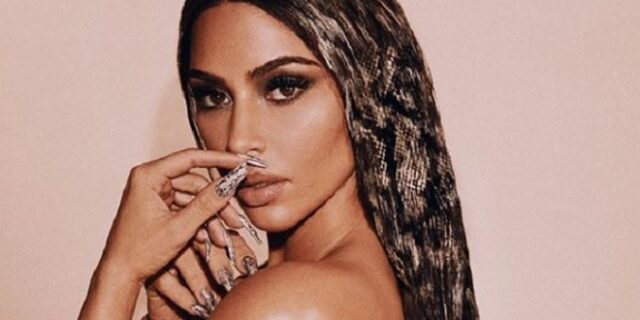 H Κιμ Καρντάσιαν “ξέχασε” ένα δάχτυλο στα μαλλιά της