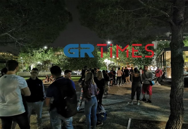 Θεσσαλονίκη: Ουρές για ένα κοκτέιλ στη Νέα Παραλία