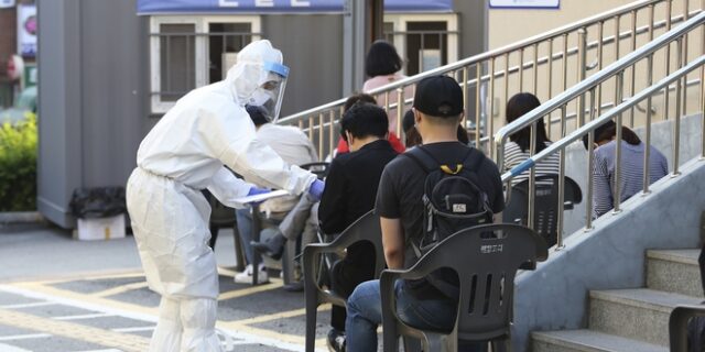 Κορονοϊός – Νότια Κορέα: Επαναφέρουν μέτρα λόγω αύξησης κρουσμάτων