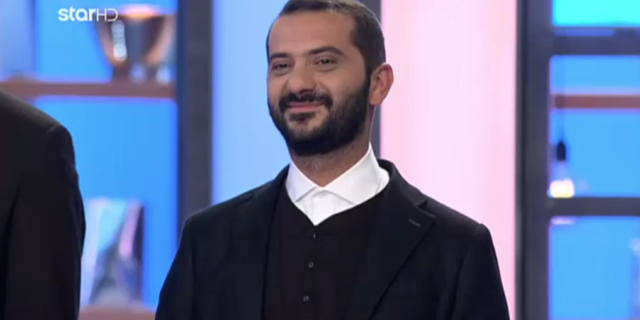 Κουτσόπουλος: Τραγουδάει Ρουβά και σερβίρει απολαυστικές ατάκες