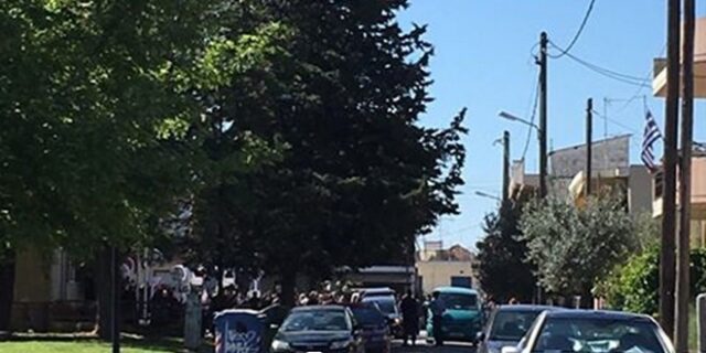 Λάρισα: Από κηδεία τα νέα κρούσματα στον οικισμό της Νέα Σμύρνης