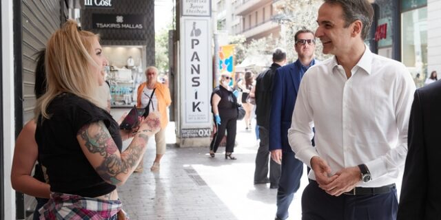 Ν.Δ και ΣΥΡΙΖΑ “κάνουν βόλτες” στους δρόμους της μεσαίας τάξης