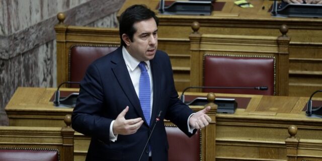 Μυτιλήνη: Αυτοψία Μηταράκη στο προσωρινό ΚΥΤ στο Καρά Τεπέ