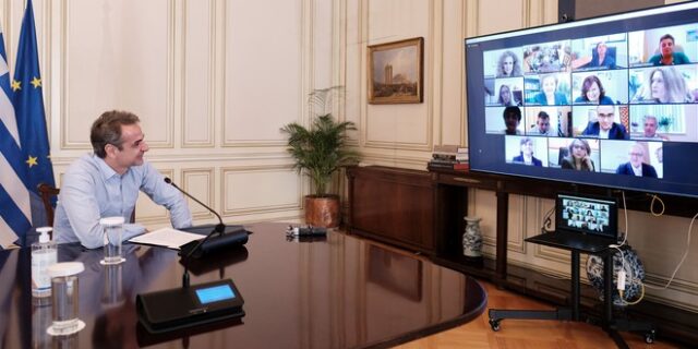 Μητσοτάκης προς νοσηλευτές: “Μας βγάλατε ασπροπρόσωπους, σώσατε ζωές”