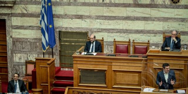 Οικονομική ύφεση: Αφηγήματα στα άκρα από κυβέρνηση και αντιπολίτευση