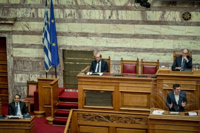 Οικονομική ύφεση: Αφηγήματα στα άκρα από κυβέρνηση και αντιπολίτευση