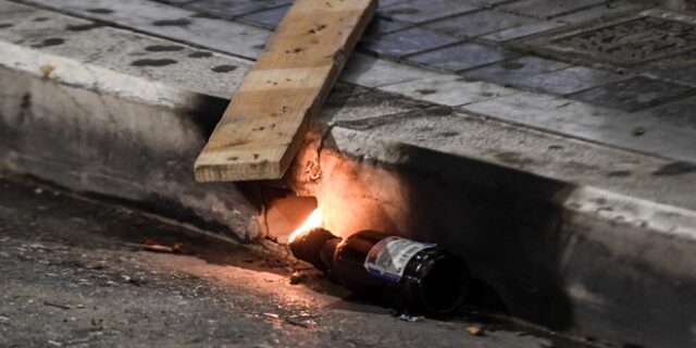 Επίθεση με μολότοφ στο πάρκινγκ της Τροχαίας Αττικής
