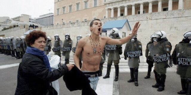 10 διάσημες μαμάδες που έμειναν στην ιστορία: Από την Ελληνίδα Μάνα στη Μητέρα των Δράκων