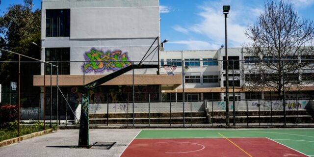 Λαμία: Καταγγελία για προσαγωγές μαθητών επειδή έπαιζαν μπάσκετ