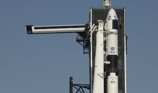 Αναβλήθηκε η εκτόξευση της πρώτης -από το 2011- επανδρωμένης αποστολής της NASA