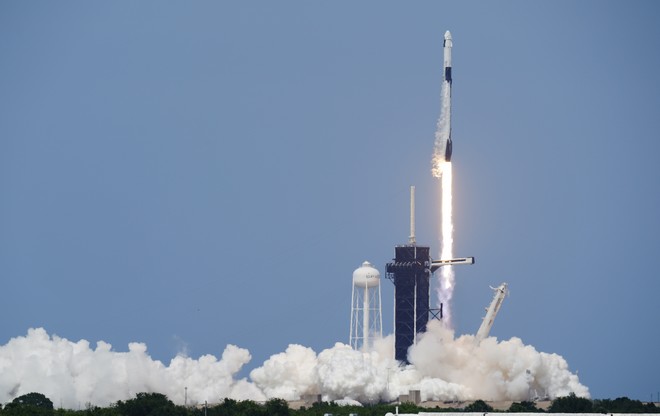 NASA – SpaceX: Γράφτηκε ιστορία – Πετυχημένη η εκτόξευση της επανδρωμένης αποστολής