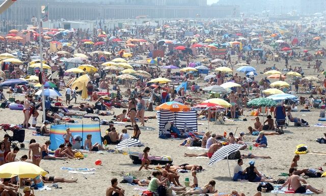 Βέλγιο: Για μπάνιο με κράτηση στις παραλίες της Οστάνδης