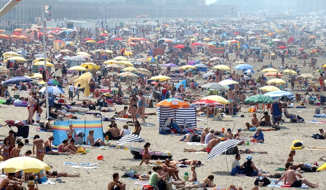 Βέλγιο: Για μπάνιο με κράτηση στις παραλίες της Οστάνδης