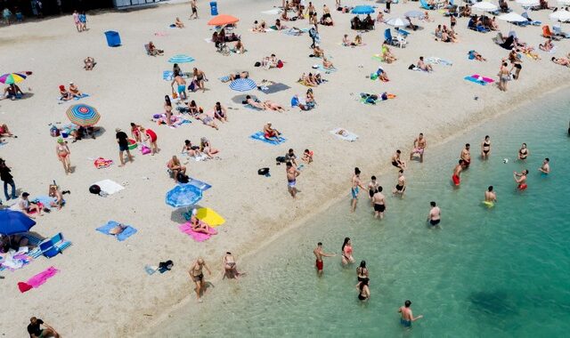 Ο Διεθνής Τύπος για την επιστροφή της Ελλάδας στις παραλίες