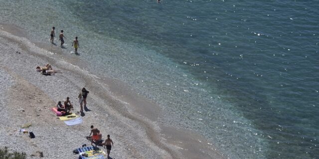 Παράταση απαγόρευσης για οργανωμένες παραλίες – Ποια καταστήματα θα παραμείνουν κλειστά