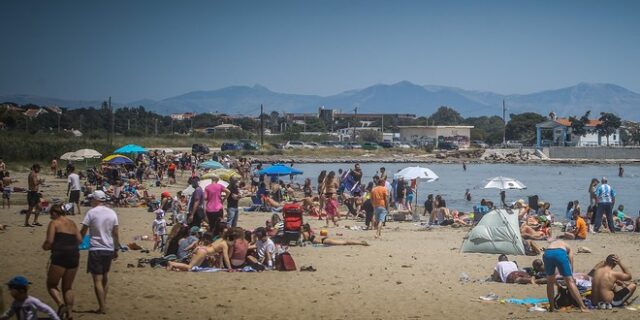 Άρση μέτρων: Γεμάτες και την Κυριακή οι παραλίες