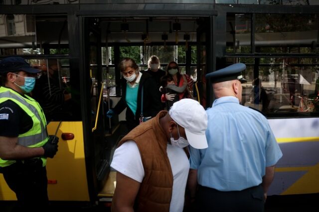 Πάνω από 200 οι παραβάσεις για μάσκες και 660 για εξόδους εκτός νομού