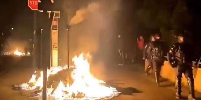 Βίαια επεισόδια στο Παρίσι – Νεαροί συγκρούστηκαν με αστυνομικούς