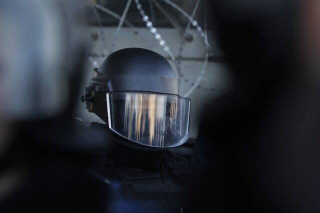 Ουκρανία: Αστυνομικοί έδεσαν και βίασαν 26χρονη μέσα στο τμήμα