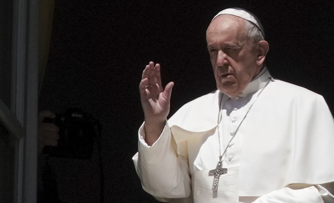 Κορονοϊός: Ο πάπας Φραγκίσκος “υποκλίθηκε” στους γιατρούς όλου του κόσμου