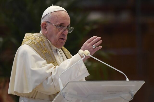 Βατικανό: “Παρεξήγηση” τα σχόλια του Πάπα για τις πολιτικές ενώσεις ομοφυλοφίλων