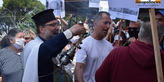 Ένταση στον Προφήτη Ηλία Ηλιούπολης – Διαδηλωτές πιάστηκαν στα χέρια με πιστούς