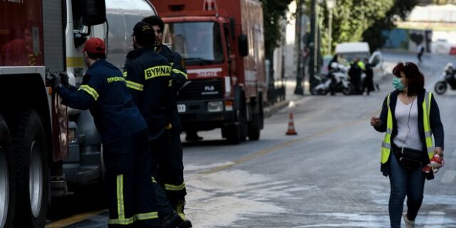 Χανιά: Πυροσβέστες γκρέμισαν τοίχο για να απεγκλωβίσουν κουτάβι