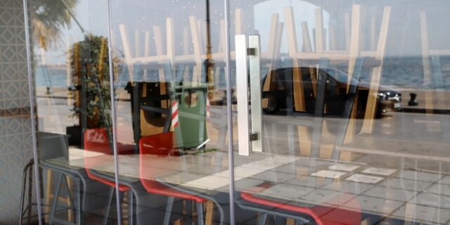 Άρση μέτρων: Μέχρι 6 άτομα σε κάθε τραπέζι – Οι κανόνες λειτουργίας σε καταστήματα εστίασης