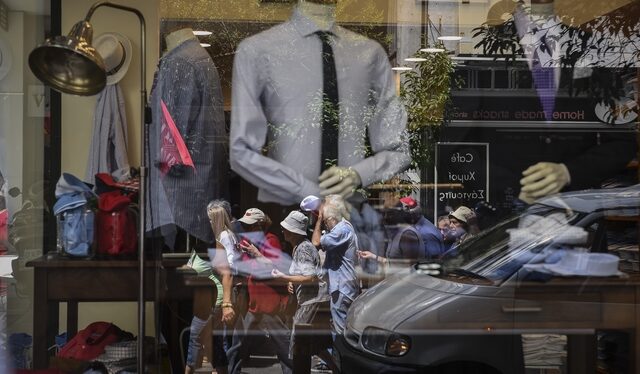 Καταγγελία για σεκιούριτι που δεν επέτρεψε την είσοδο τρανς γυναίκας σε κατάστημα