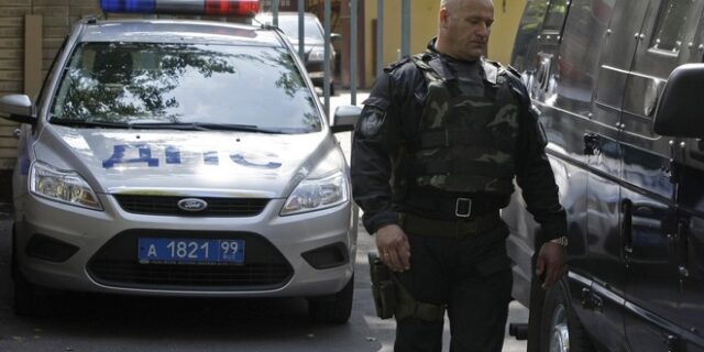 Ρωσία: Συνελήφθησαν δημοσιογράφοι που διαδήλωσαν υπέρ συναδέλφου τους