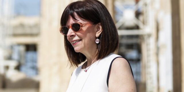 Η Σακελλαροπούλου επισκέφθηκε τις γιαγιάδες-σύμβολα της Λέσβου