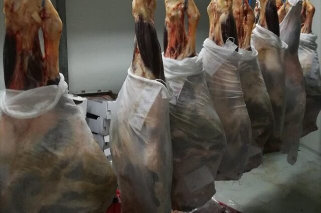Χονδρέμπορας θα έστελνε 7 τόνους αλλοιωμένο κρέας σε νοσοκομεία και στρατόπεδα