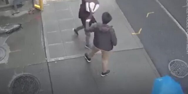 Σιατλ: Άντρας επιτέθηκε σε ζευγάρι Ασιατών φωνάζοντας “εσείς φταίτε για όλα”