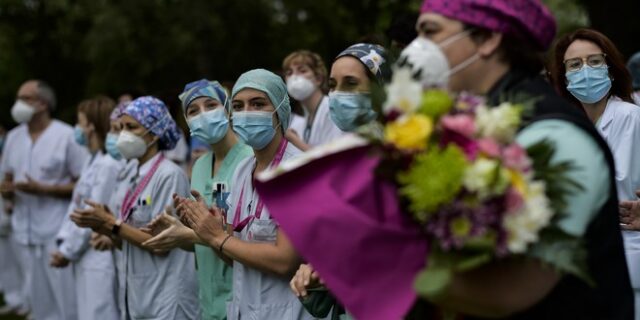 Ισπανία: Πότε θα είναι υποχρεωτική η χρήση μάσκας και σε εξωτερικούς χώρους