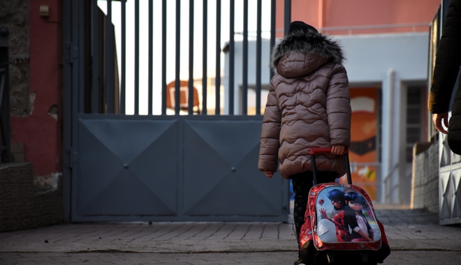 Δημοτικά σχολεία: Πώς θα επιστρέψουν τα παιδιά – Τι ισχύει με τις γονικές άδειες