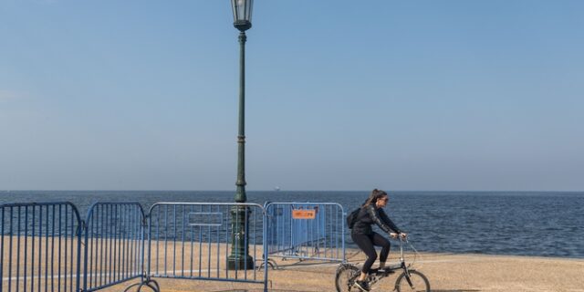 Θεσσαλονίκη: Απολυμάνθηκε και άνοιξε για το κοινό η Νέα Παραλία