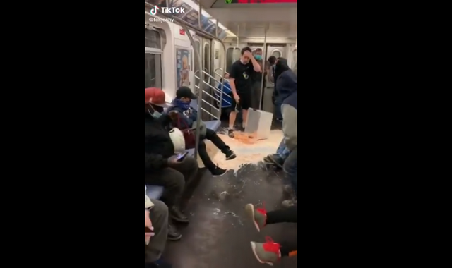 Οργή για διάσημο TikToker μετά από φάρσα στο μετρό εν μέσω πανδημίας