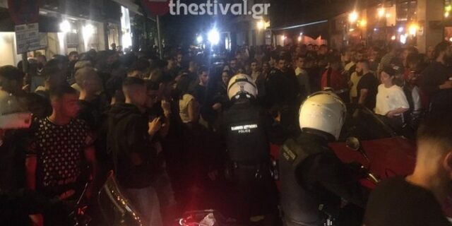 Θεσσαλονίκη: Ένταση και ξύλο στην Πρ. Κορομηλά – Συνεχίζεται ο συνωστισμός για τα take away