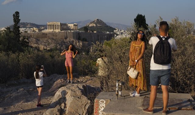 Πακέτο μέτρων: Ανεβαίνει ο λογαριασμός και περιμένει και ο τουρισμός