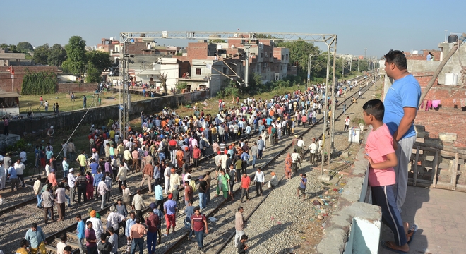 Φρικτό δυστύχημα στην Ινδία: Τρένο συνέθλιψε εργάτες – Είχαν κοιμηθεί στις ράγες
