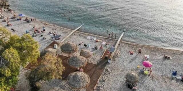 Γλυφάδα: Πρόσβαση στην παραλία για όλους – Επανήλθαν τα δύο Seatrac για ΑμεΑ