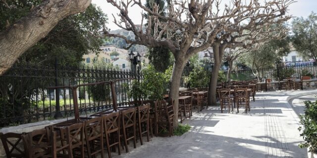 Μητσοτάκης για εστίαση: Περισσότερα τραπέζια έξω, χωρίς αύξηση δημοτικών τελών