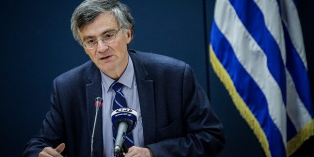 Τι εννοούσε ο Σωτήρης Τσιόδρας όταν μίλησε για “υπερβολή” στην καταγραφή των θανάτων